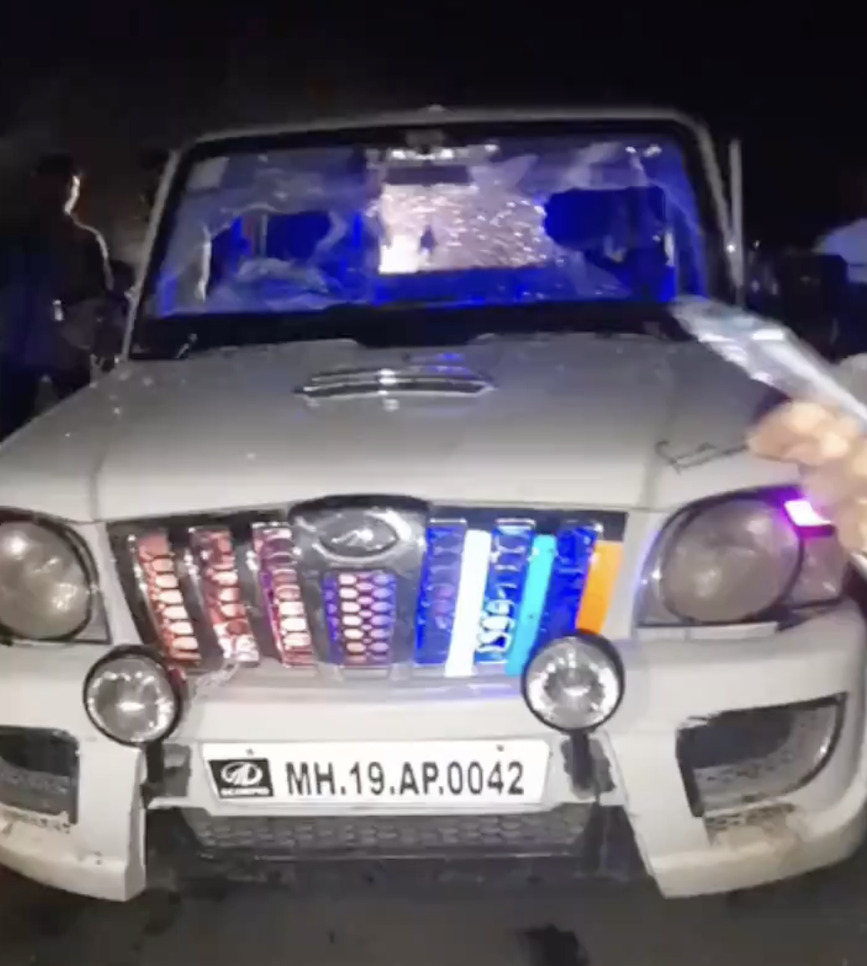 Cow vigilantes vandalize a vehicle and assaulted its occupants over allegations of transporting cattle in Dhule