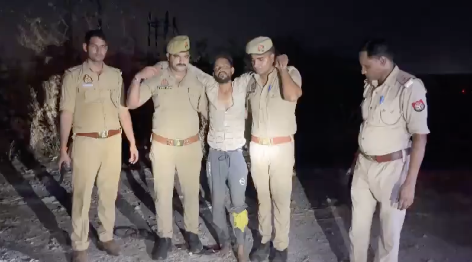 Police fires at an alleged “cattle smuggler” in Kanpur