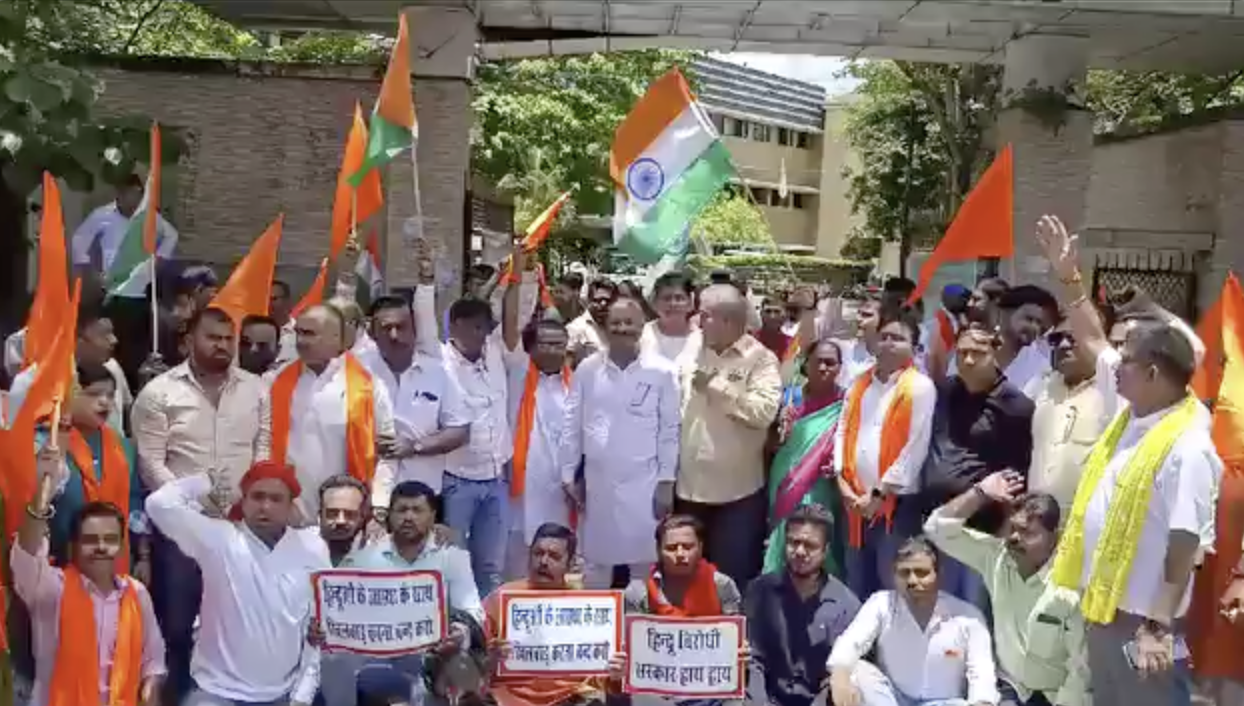 Vishwa Hindu Parishad members protest waving of Palestinian flag in Jamshedpur
