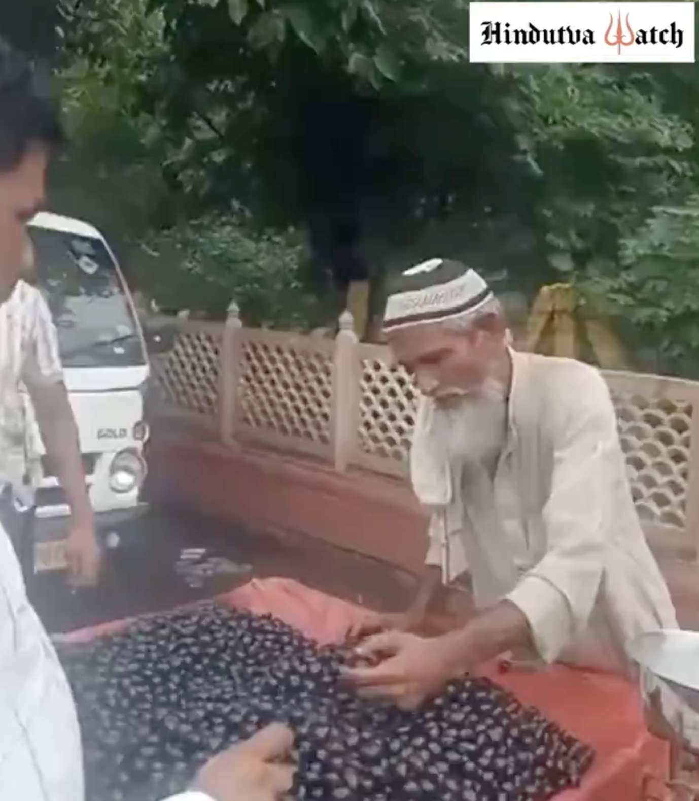 Akhand Hindu Rashtra Sena Chief Shiv Pratap Singh led goons harassed Muslim fruit vendors in Ghaziabad