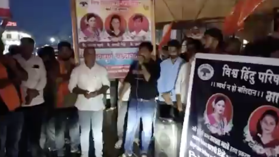 Vishwa Hindu Parishad -Bajrang Dal leaders promotes conspiracy theory of “love jihad” and urges Hindus to keep swords