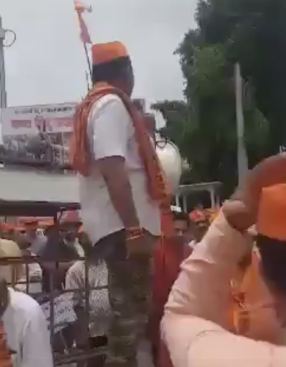 Antararashtriya Hindu Parishad-Rashtriya Bajrang Dal leader delivers hate speech