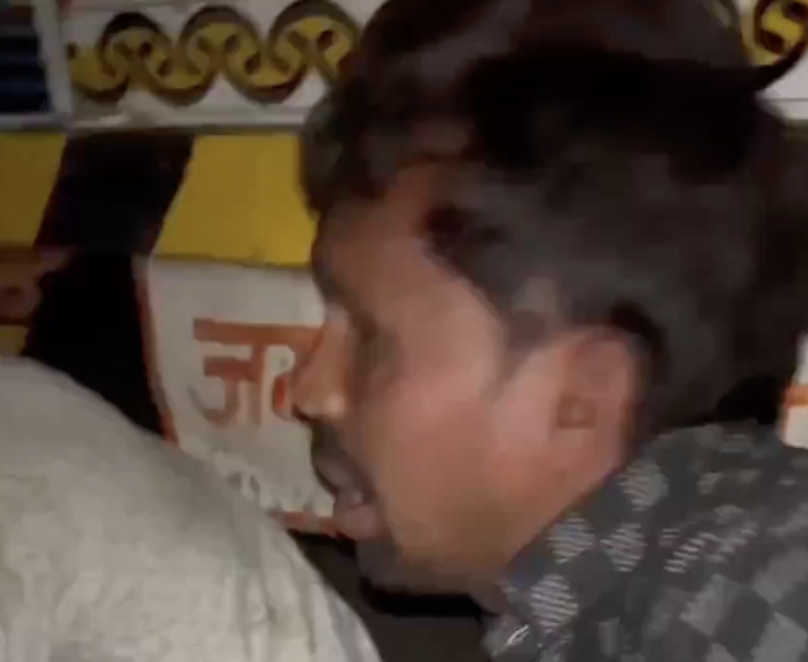 Cow vigilantes thrashed a truck driver and two occupants for transporting cattle in Bhilwara