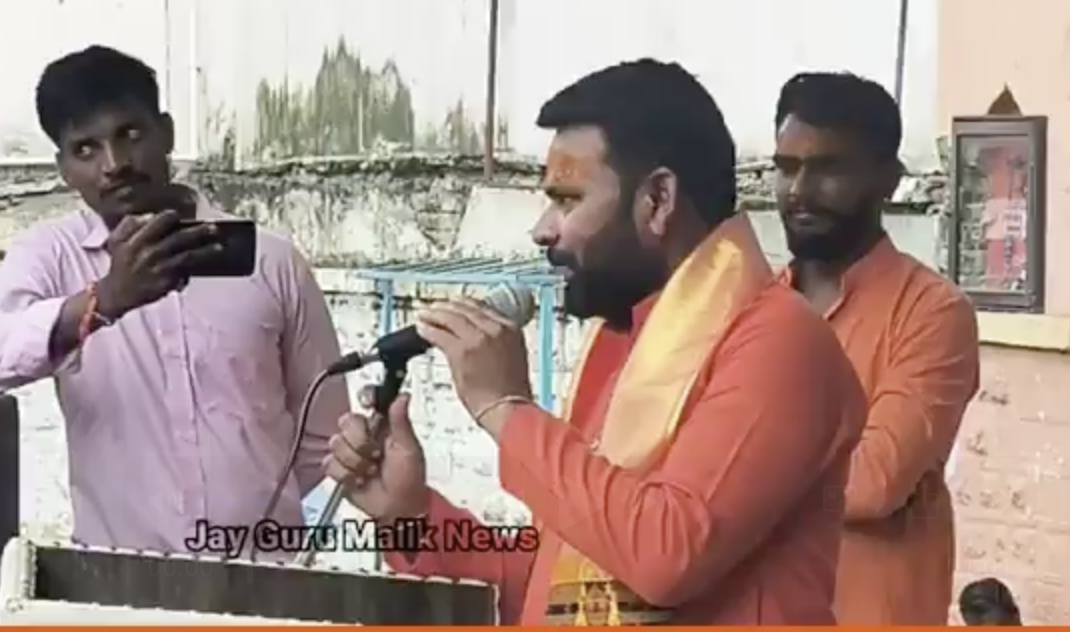 Vishwa Hindu Parishad leader Azad Premsingh threatens Muslims and Christians to leave India and go to Pakistan