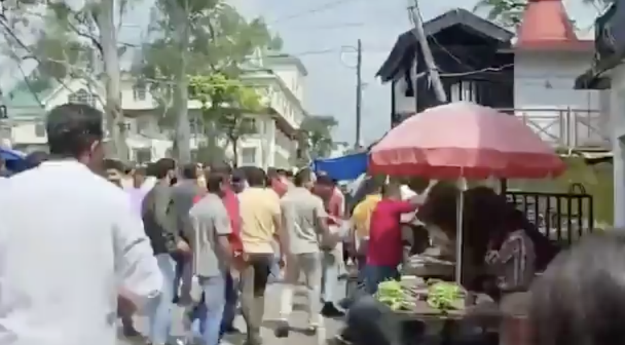Hindu extremists vandalized shops owned by Muslim vendors, chanting anti-Muslim slogans in kangra