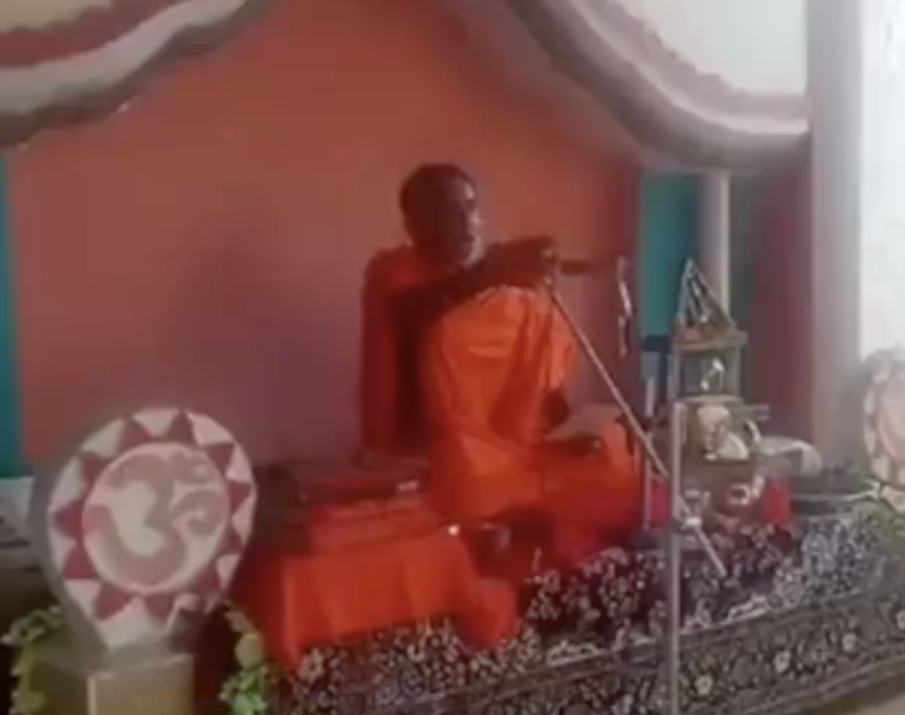 At Vishwa Hindu Parishad event, a Hindu monks advocates for putting “Santan board” name plates on mosques and madrassas