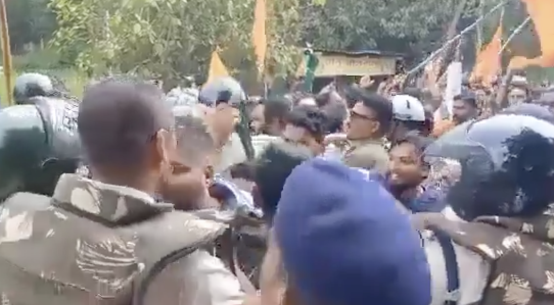 Vishwa Hindu Parishad and Bajrang Dal members staged a protest calling for demolition of mosque