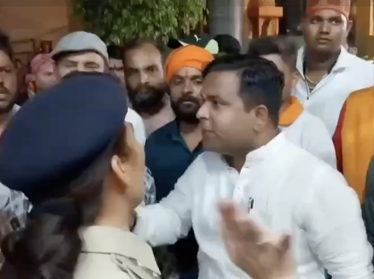 Bajrang Dal members stopped garba celebration over participation of Muslims