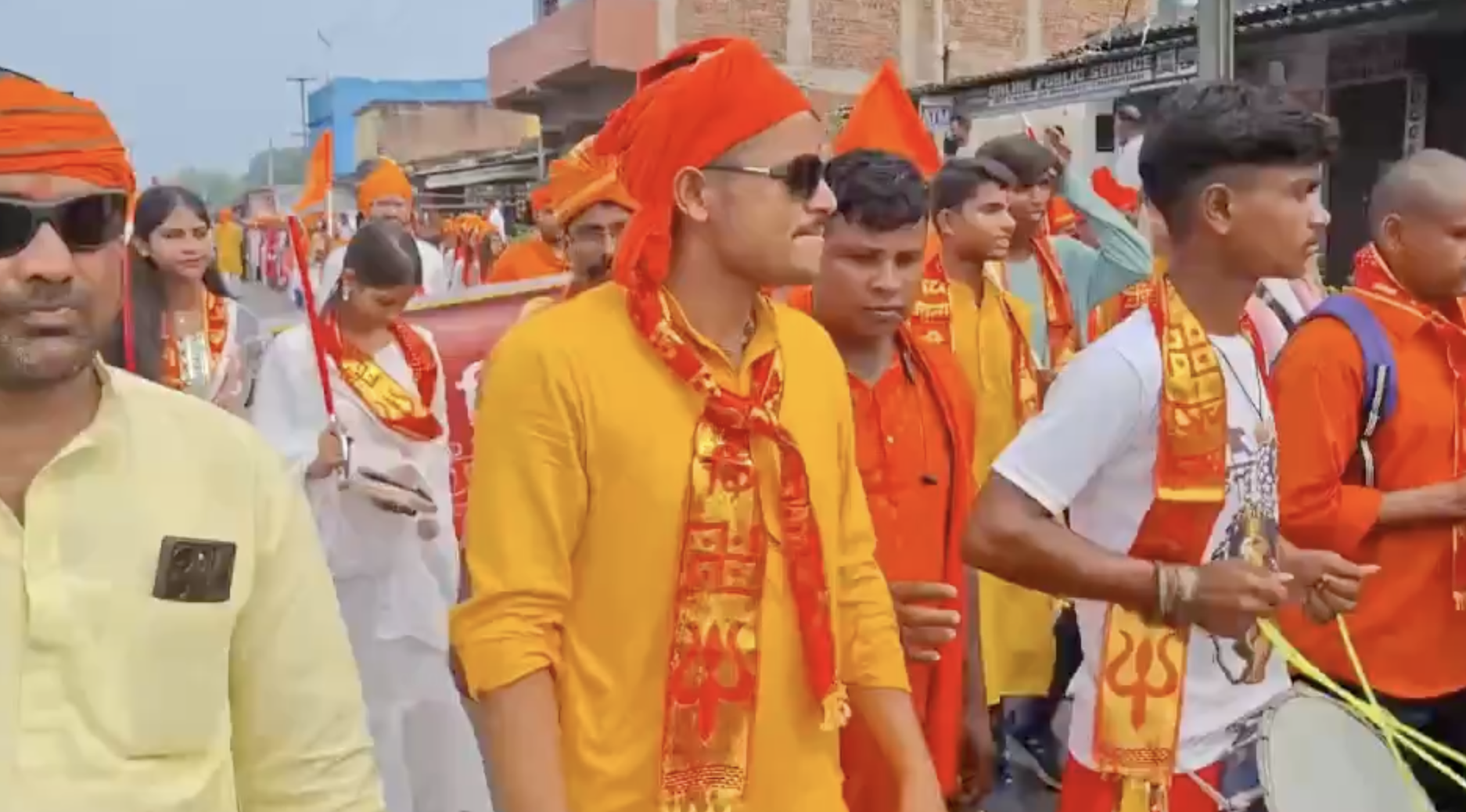 Vishwa Hindu Parishad, Bajrang Dal members rally with swords in Piparwar