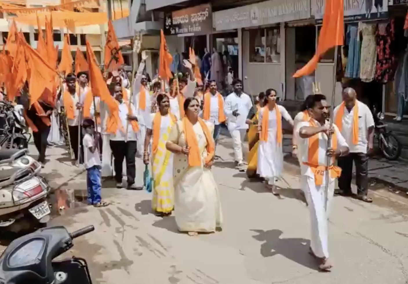 Vishwa Hindu Parishad, Bajrang Dal members rally with swords in Davanagere