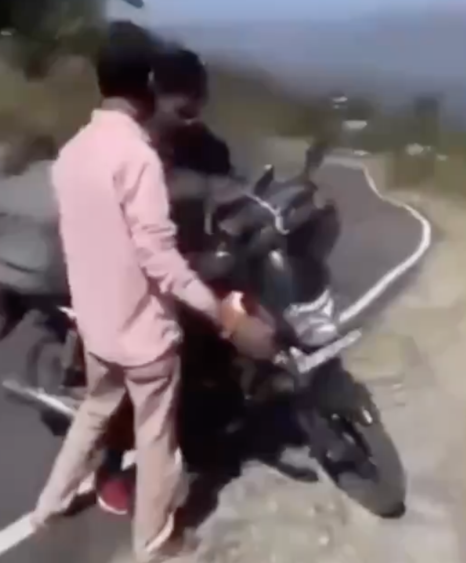 Muslim hawker heckled by far-right goons in Shimla