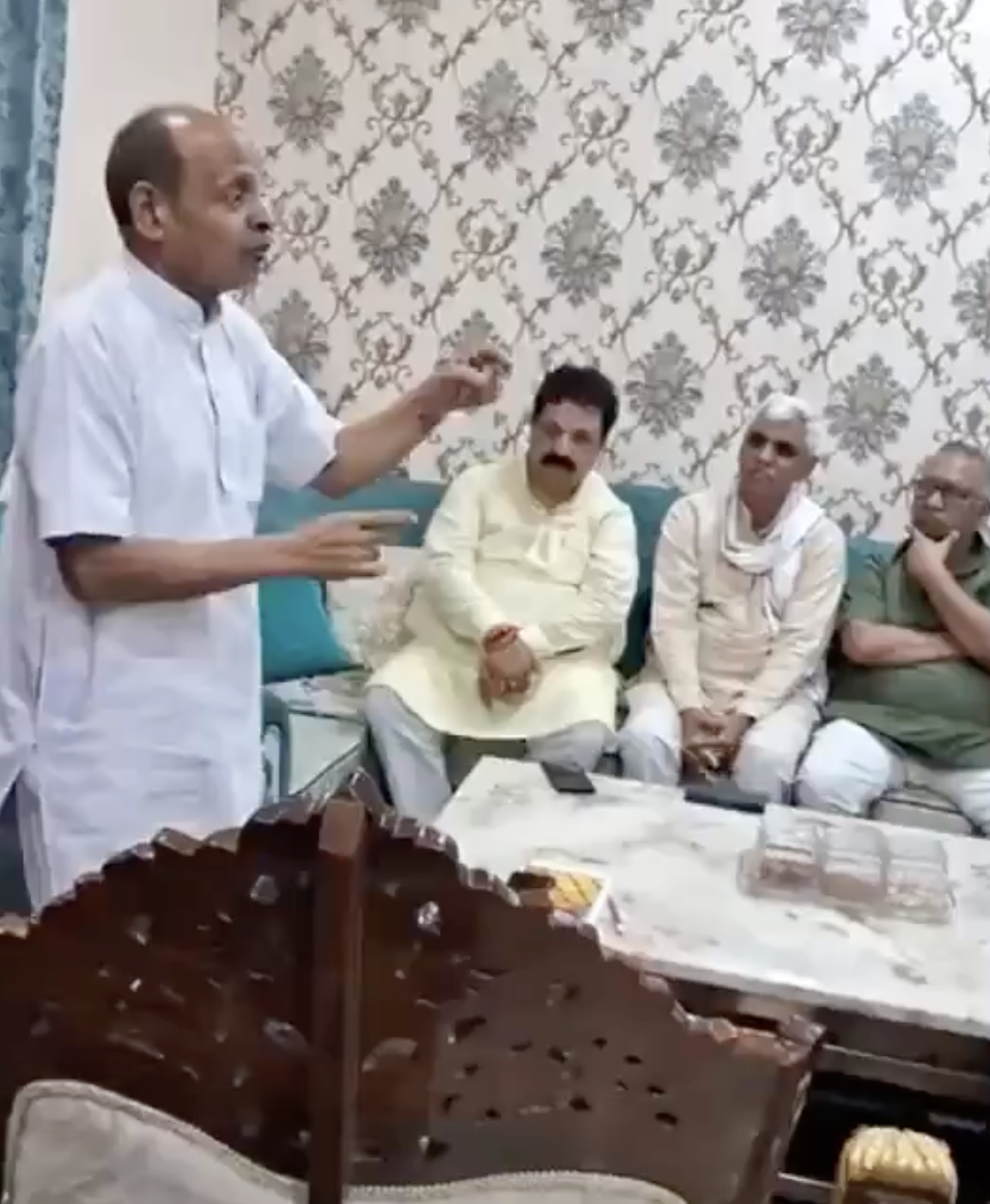 VHP leader Mahaveer Prasad in a meeting fearmongers about Muslim population in Delhi