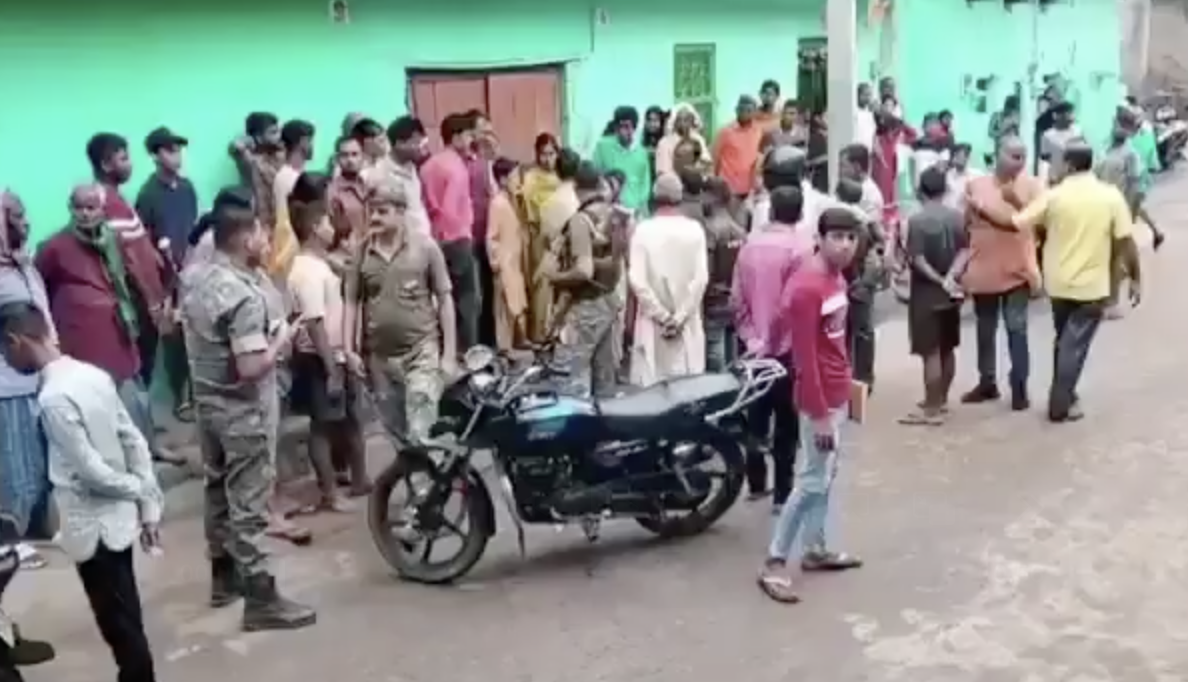 Bajrang Dal members disrupted a Christian prayer meeting over alleged religious conversions in Gaya