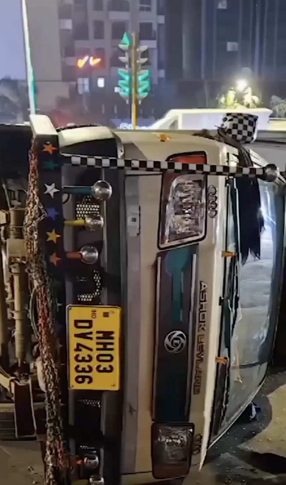 Bajrang Dal members seized 6 cows after a dangerous high speed chase resulting in an accident