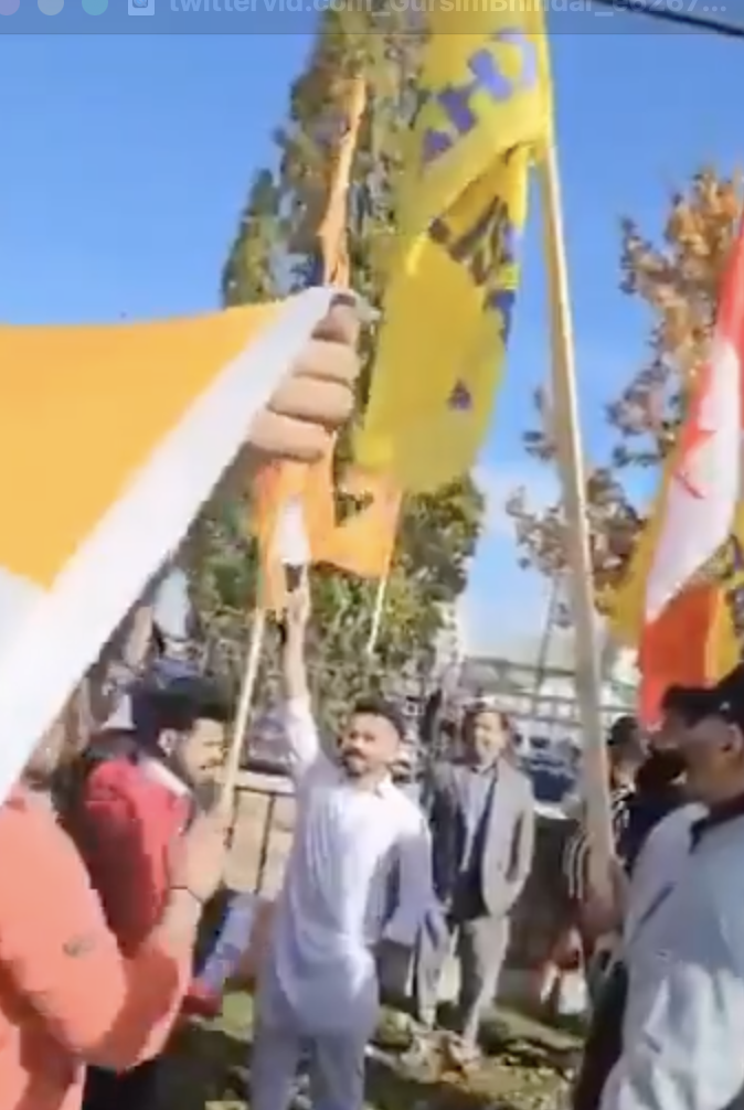 New footage shows pro-India supporters attack Sikh separatists outside Hindu temple