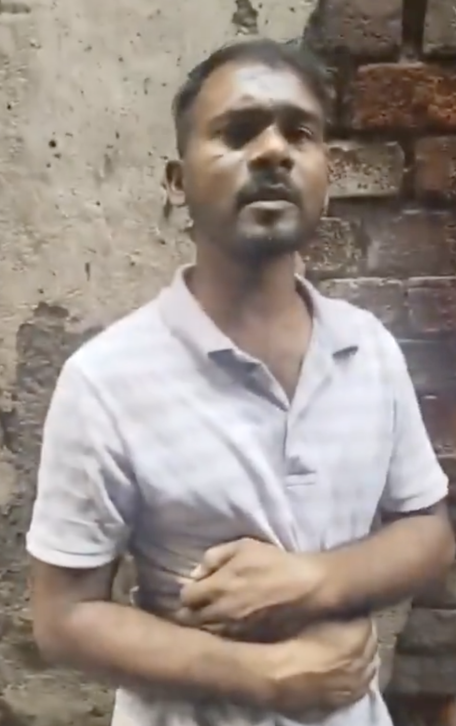 BJP leader Anshu Tuteja leads a mob against member of Christian community in Raigarh