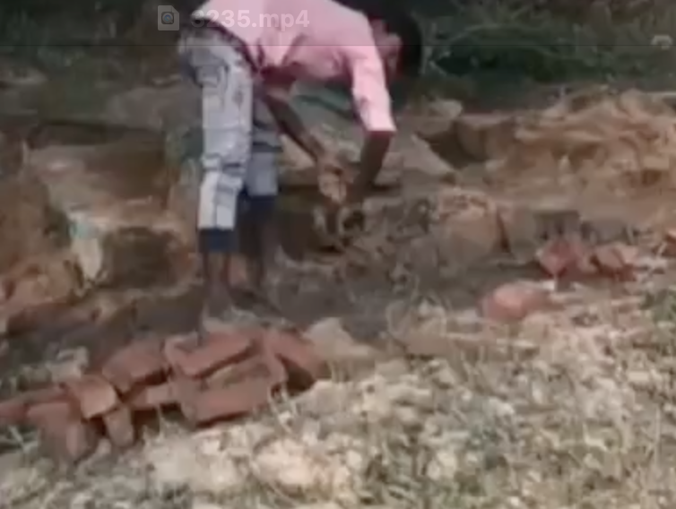 AHP-Rashtriya Bajrang Dal members stopped the construction of a shrine in Moradabad