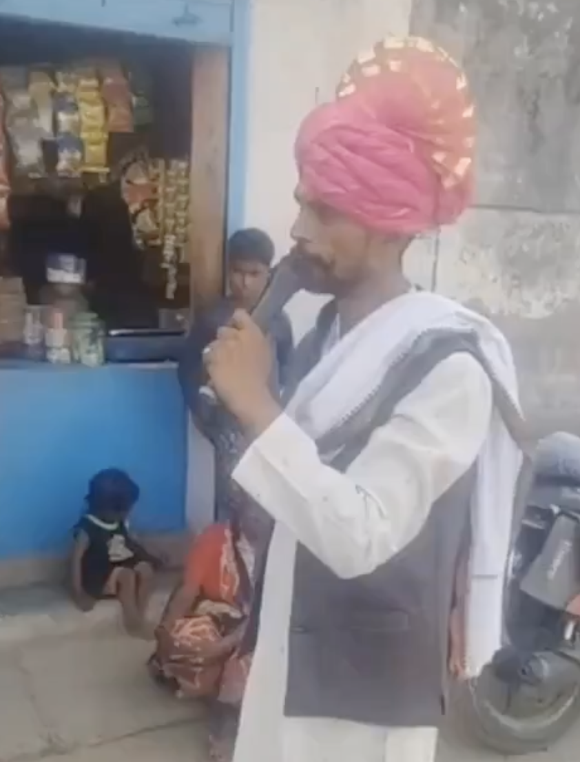 Swarg Dham Sena leader advocates buying weapons in Farrukhabad