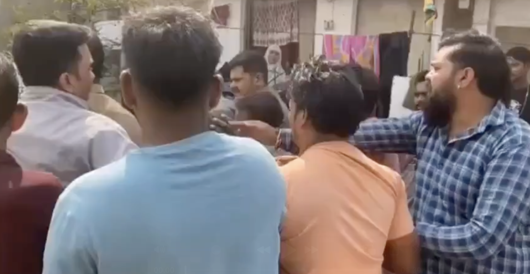 Bajrang Dal members assaulted two Muslim men and vandalised stores in Nagpur