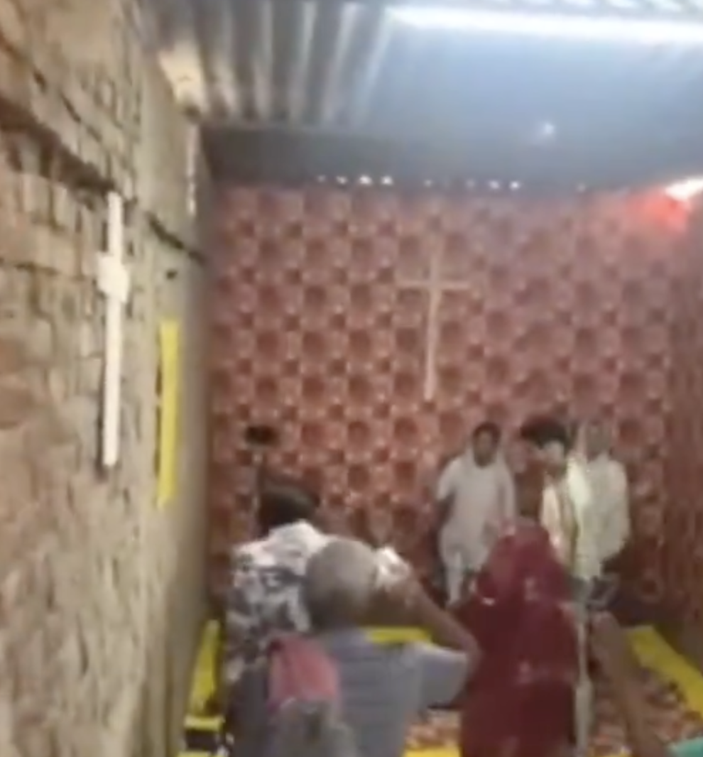 Police and Bajrang Dal raided a christian prayer meet and arrested eight people alleging religious conversions