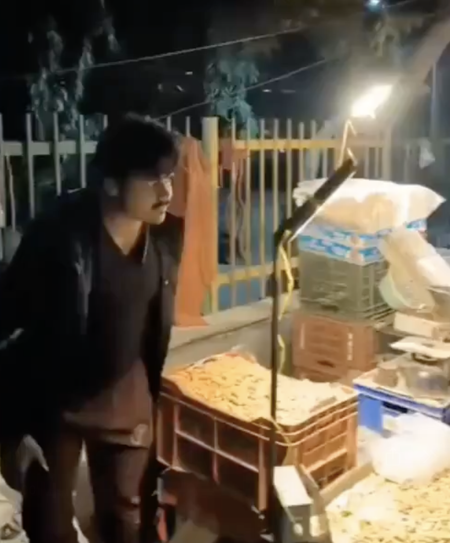 BJP councilor threatens Muslim vendor, demands cart size reduction or removal