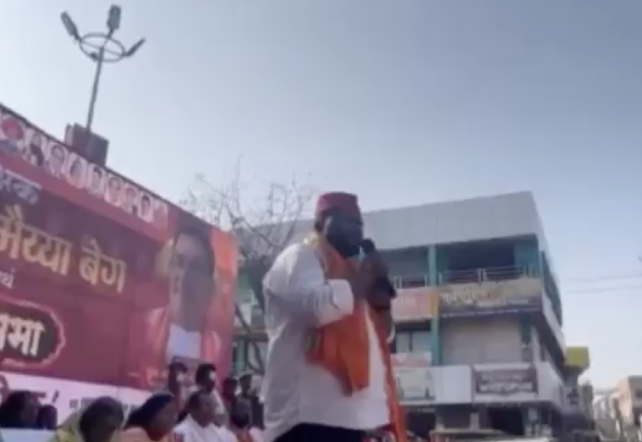 Right wing leader Sagar Beg delivers hate speech in Shrirampur at an election rally