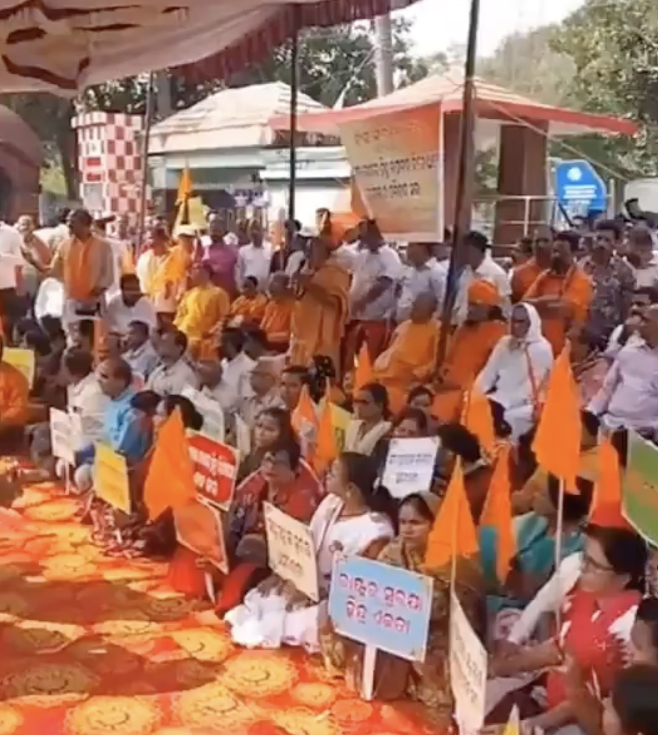 Monk at anti-Bangladesh rally declares Hindus will “play holi with blood” of those who slaughter cows