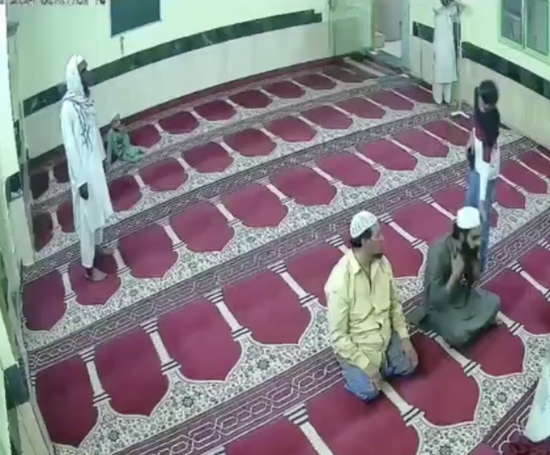 Right-Wing Mob Assaults Worshippers Inside Mosque in Nandurbar