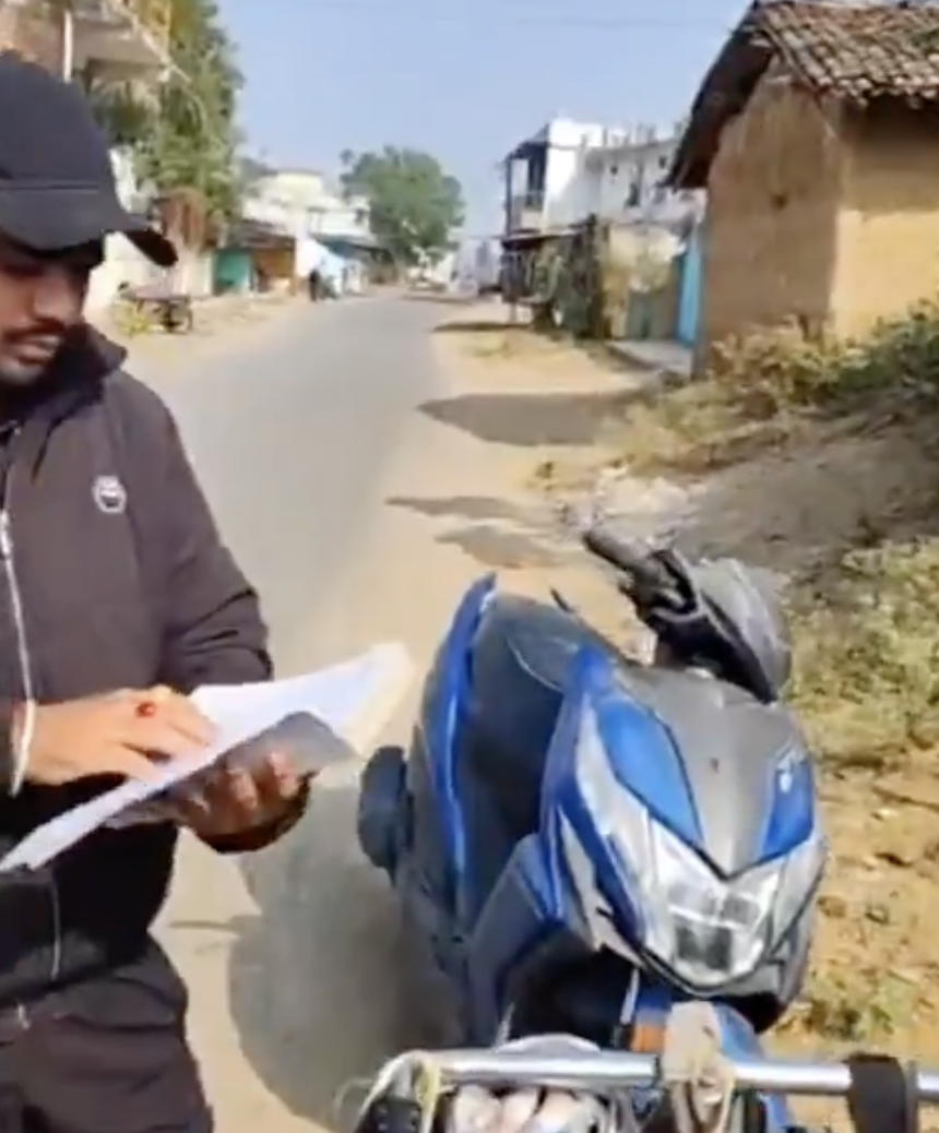 Hindu Nationalist Harasses Bible Distributor, Accuses Him of Religious Conversion Plot