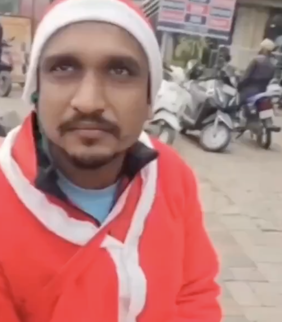 Hindu Jagran Manch Harasses Zomato Delivery Boy Over Santa Claus Attire in Indore