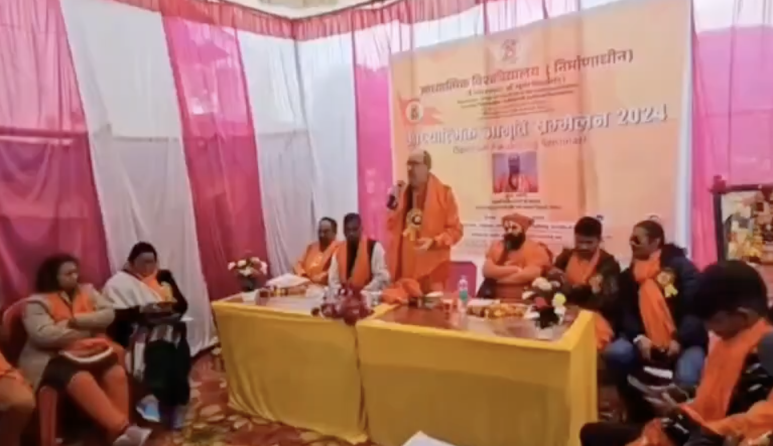 Hindu Monk Calls Mosques in India ‘Illegal,’ Issues Threats Against Muslims