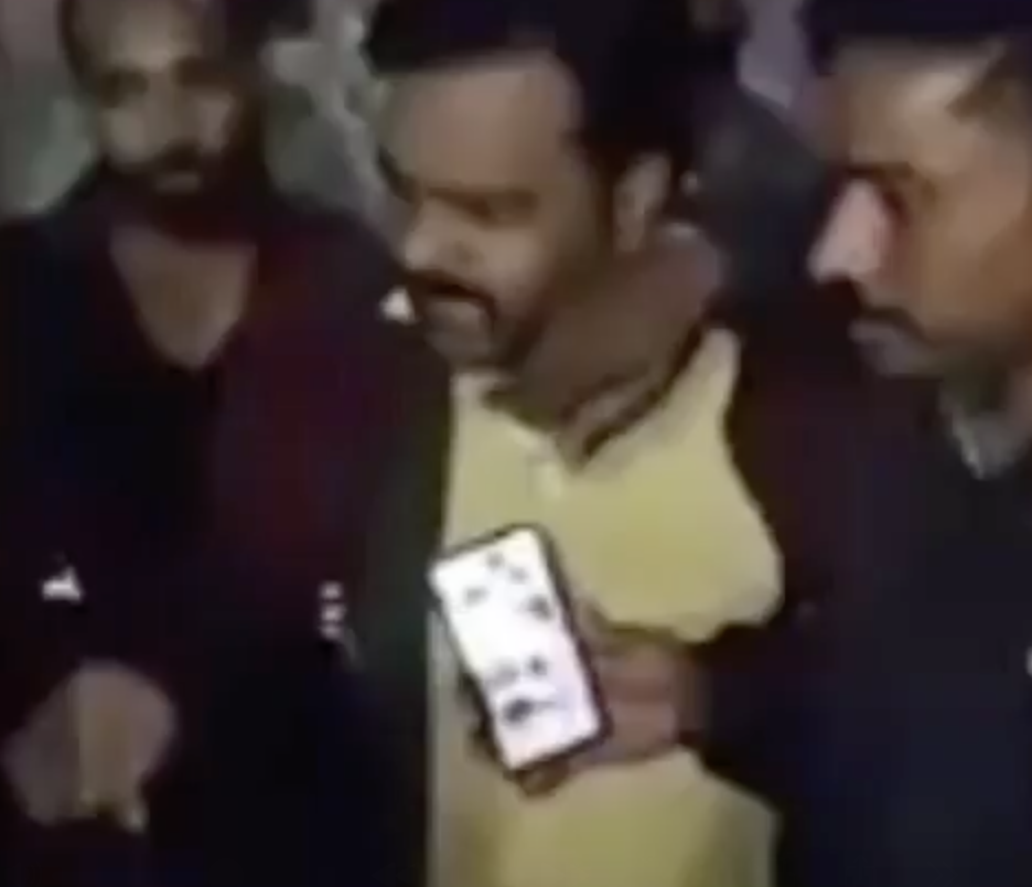 Bajrang Dal Vigilantes Harass Interfaith Couple, Block Police Station Over ‘Love Jihad’ Allegation