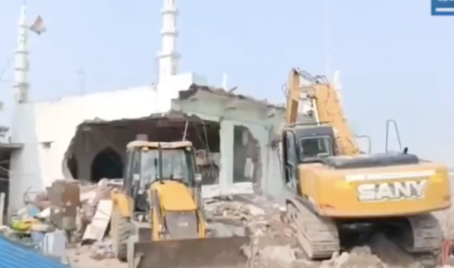 District Administration Begins Bulldozing Takia Mosque, 257 Houses for Mahakal Temple Expansion