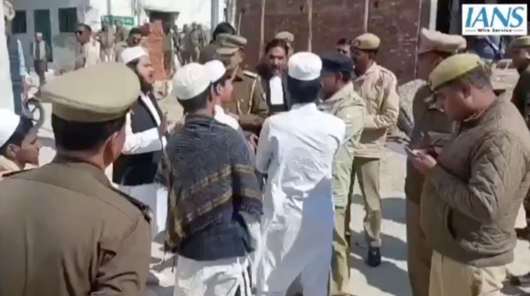 Police Detain Several Men Near Jama Masjid on Suspicion of ‘Loitering’