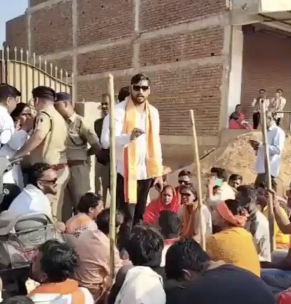 Bajrang Dal Members Disrupt Christian Prayer Meeting, Chant Hanuman Chalisa Until Police Arrive