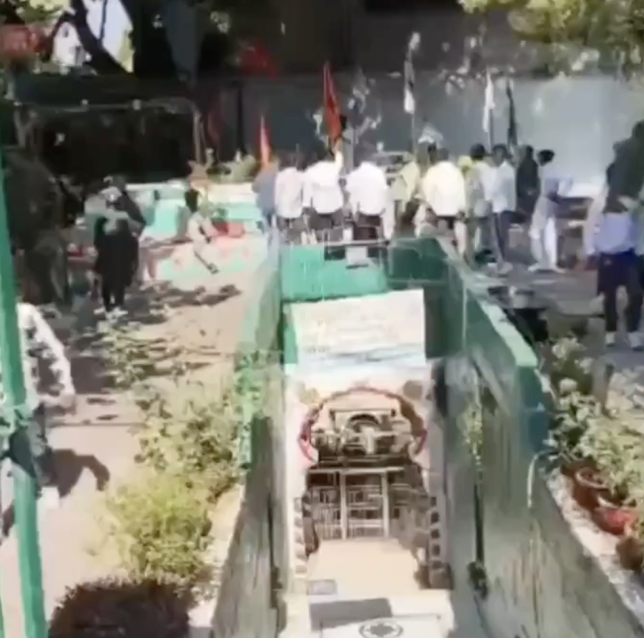 Hindu Nationalists Hoist Saffron Flag at Dargah During Republic Day Rally