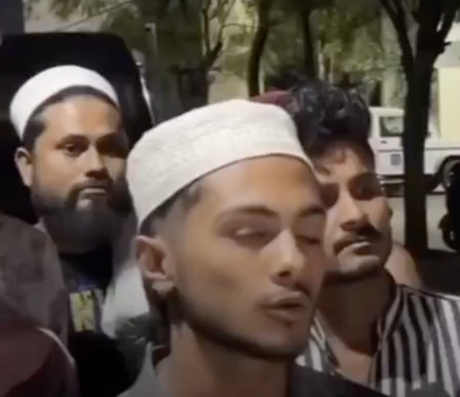 Hindu Nationalists Attack Muslims Heading for Taraweeh Prayers, Force Them to Chant Slogans at Knifepoint