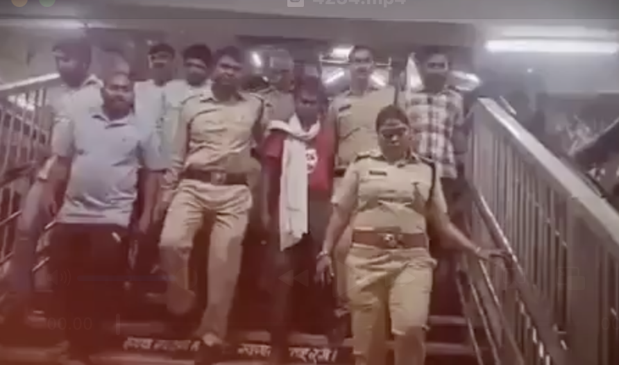 Police, Bajrang Dal Raid Train, Claim Forced Conversions of Hindu Men