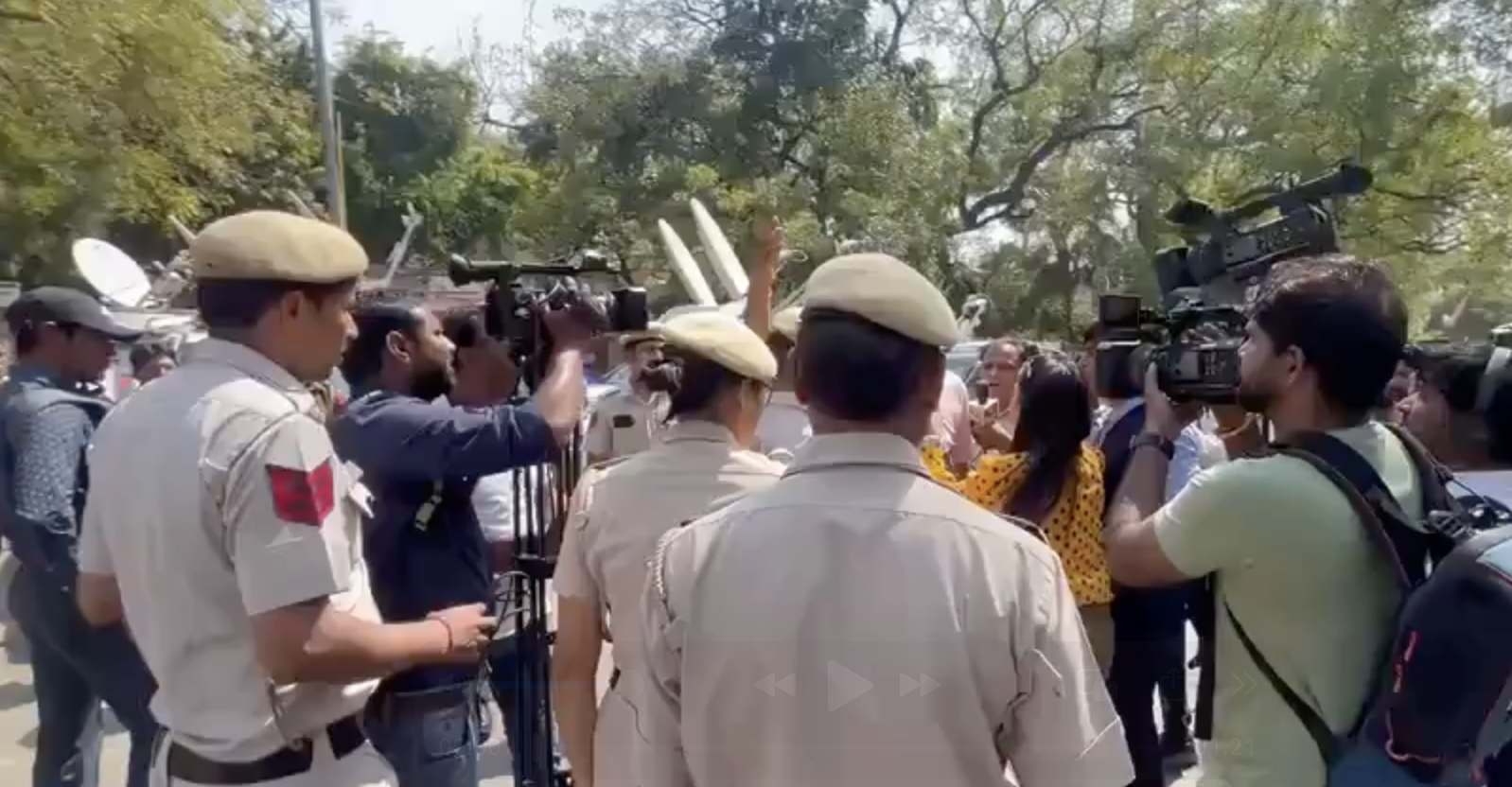 Rashtriya Hindu Sangathan Disrupts Waqf Protest, Calls for Dismantling the Waqf Board