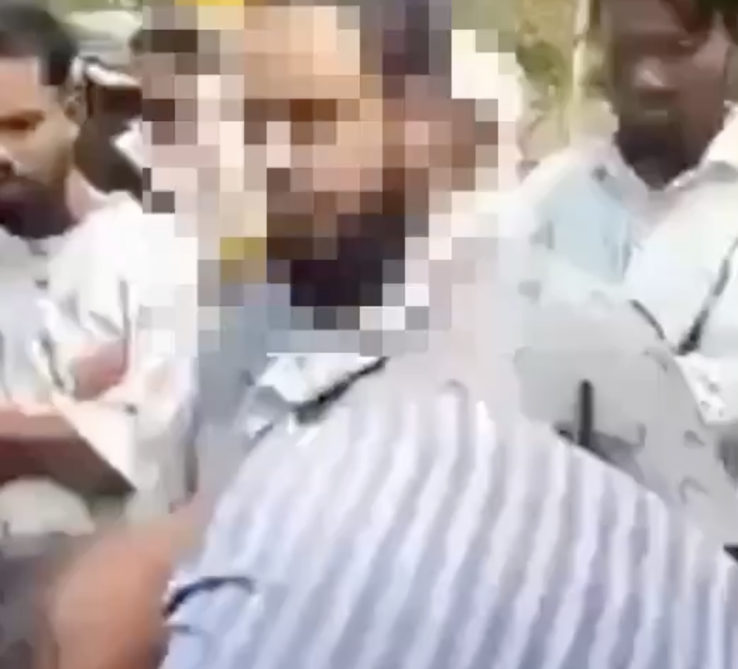 Muslim Employee Assaulted for Carrying Files Wrapped in Saffron Cloth