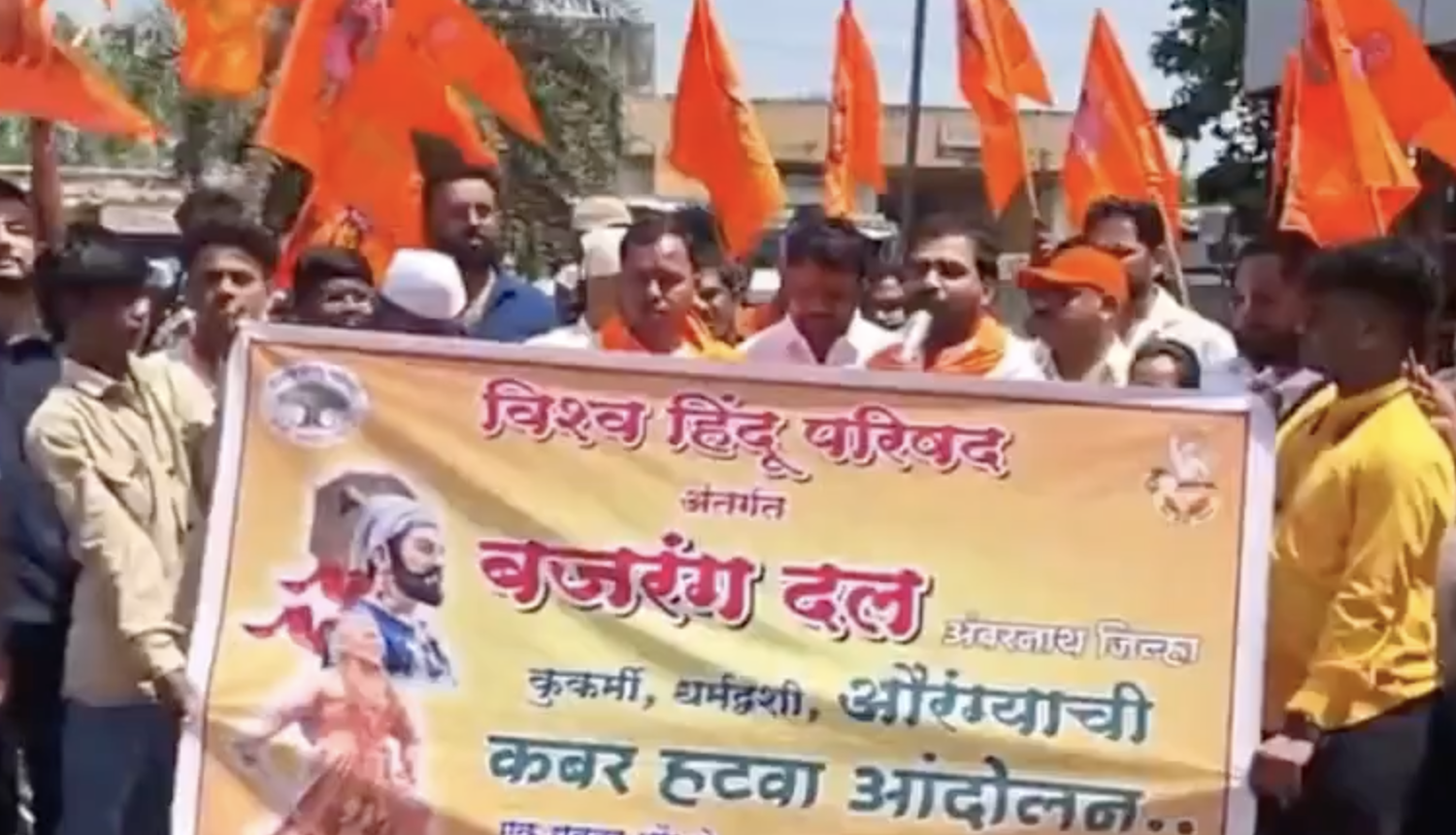 Bajrang Dal Threatens Babri-Style Demolition of Aurangzeb’s Grave if Govt Fails to Act