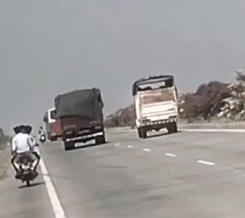 Cow Vigilantes Seize Pickup Over Alleged Slaughter Transport in Dharashiv