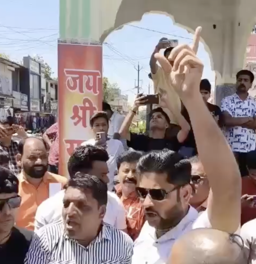 Hindu Hardliners Protest Clock Tower Flag Removal, Chant “Beat Babur’s Descendants” Slogan