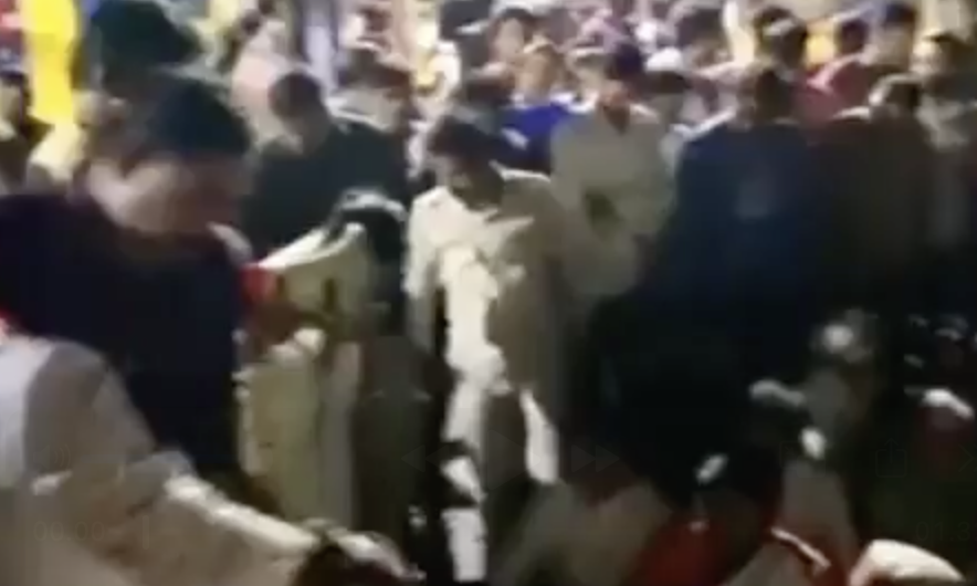VHP-Bajrang Dal Besieges Police Station, Recites Hanuman Chalisa and Threatens Officers Over ‘Love Jihad’ Case