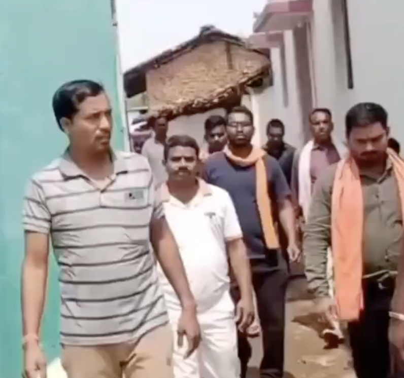 Bajrang Dal Protesters Threaten Christians, Chant “Throw Shoes at Those Who Have Converted”