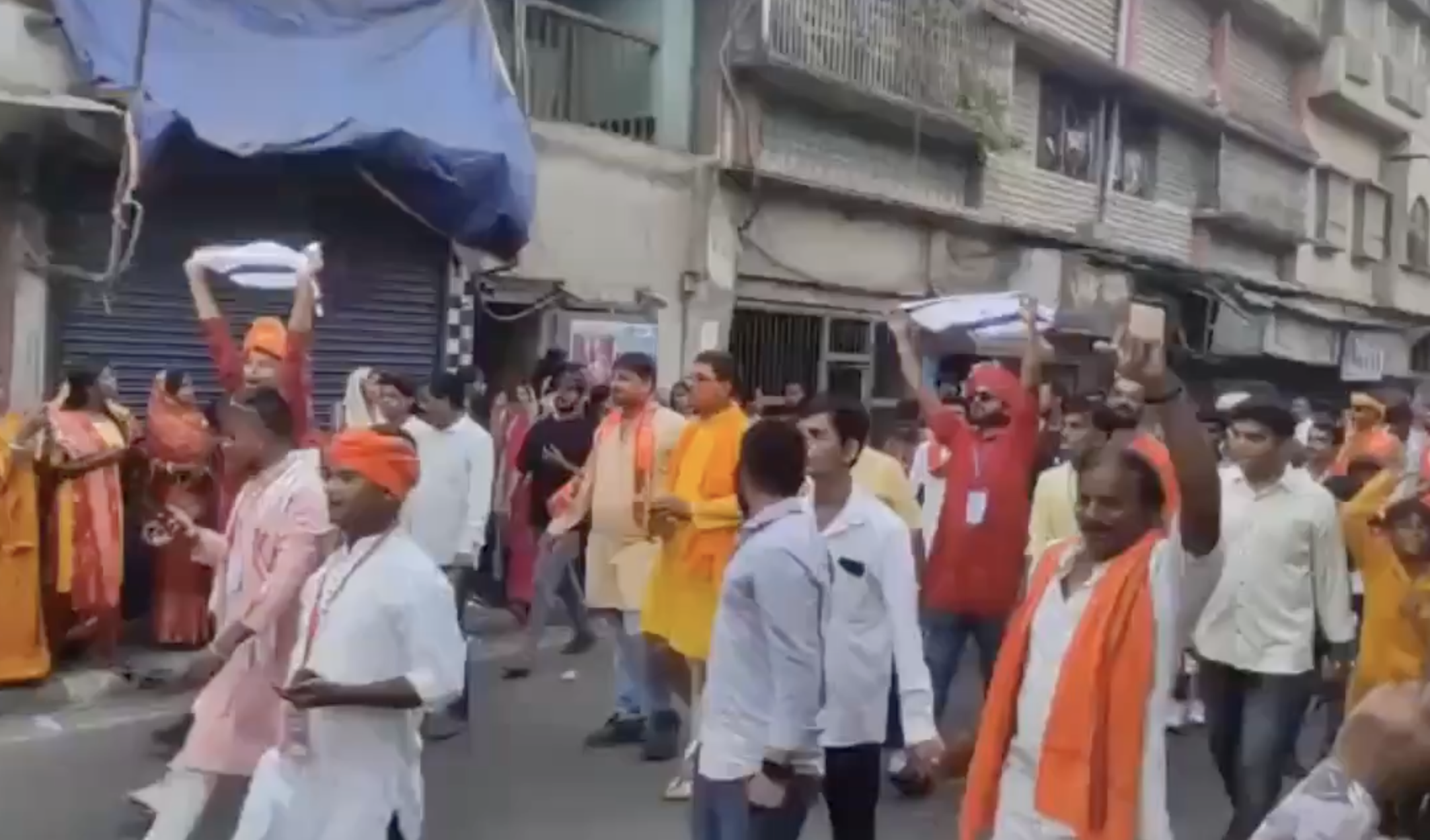 Ram Navami Procession Includes Israeli Flags and Swords Outside Jagatdal Badi Masjid