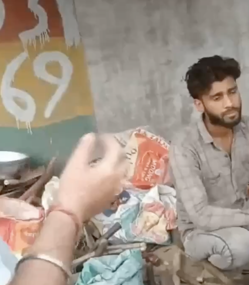Hindu Raksha Dal Attempts to Evict Muslim Street Vendor, Harasses Bystanders for Objecting