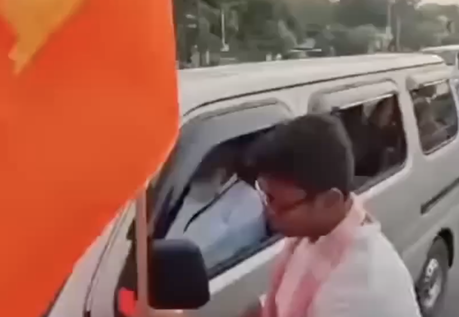 Hindu Nationalists Force Saffron Flags on Muslim Vehicles Amid Waqf Act Protests
