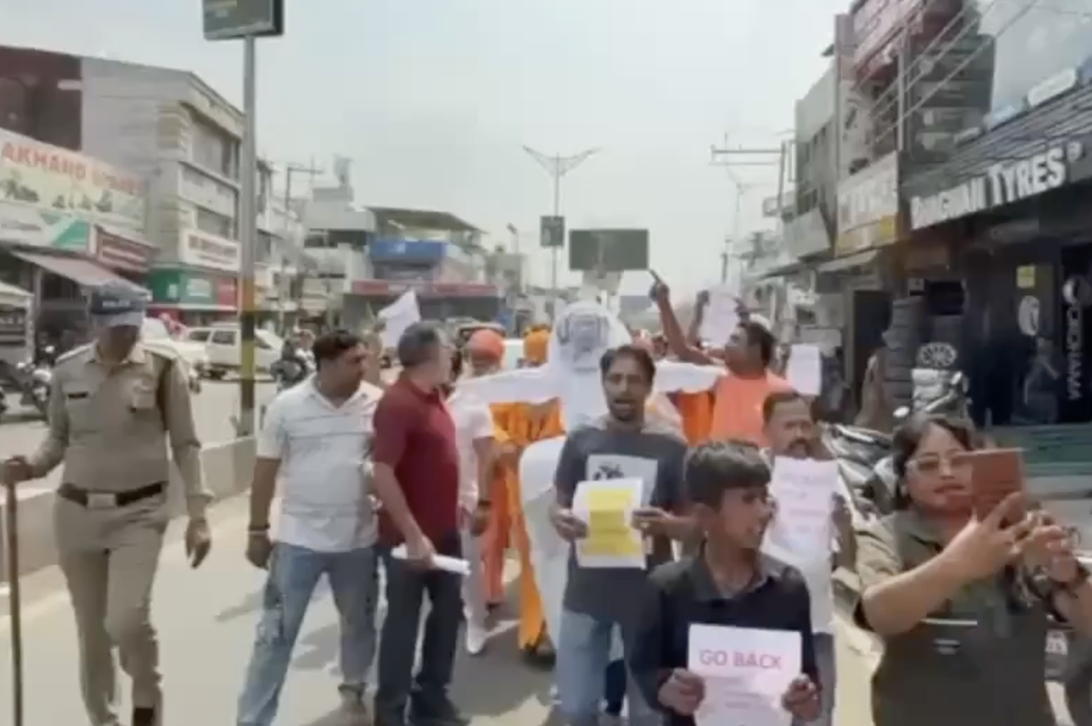 Hindu Raksha Dal Demands Bengali Muslims Leave During Anti-Waqf Protest