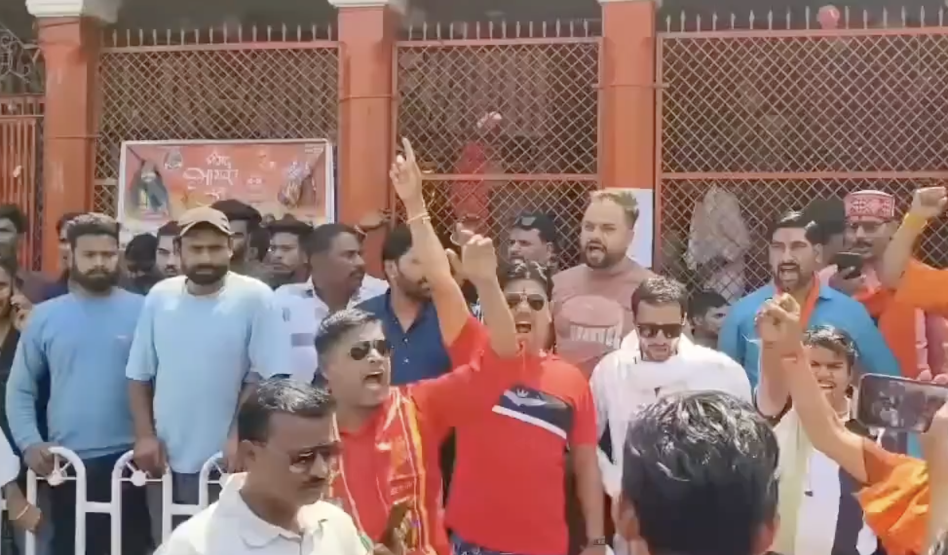 VHP-Bajrang Dal Chant Anti-Muslim Slogans in Protest Against Police Action